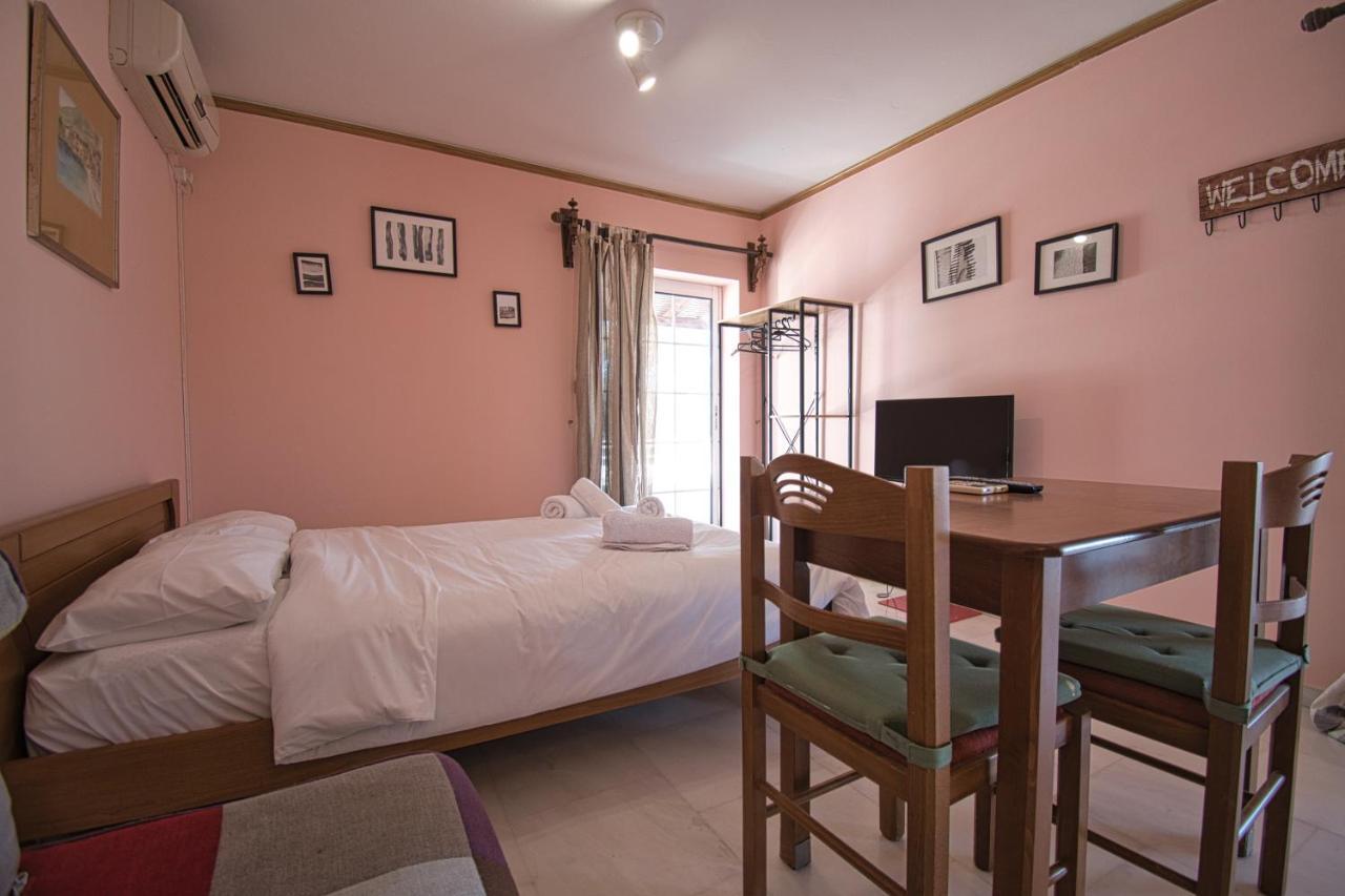 Апартаменты Tiny Studio Marousi Area Афины Экстерьер фото